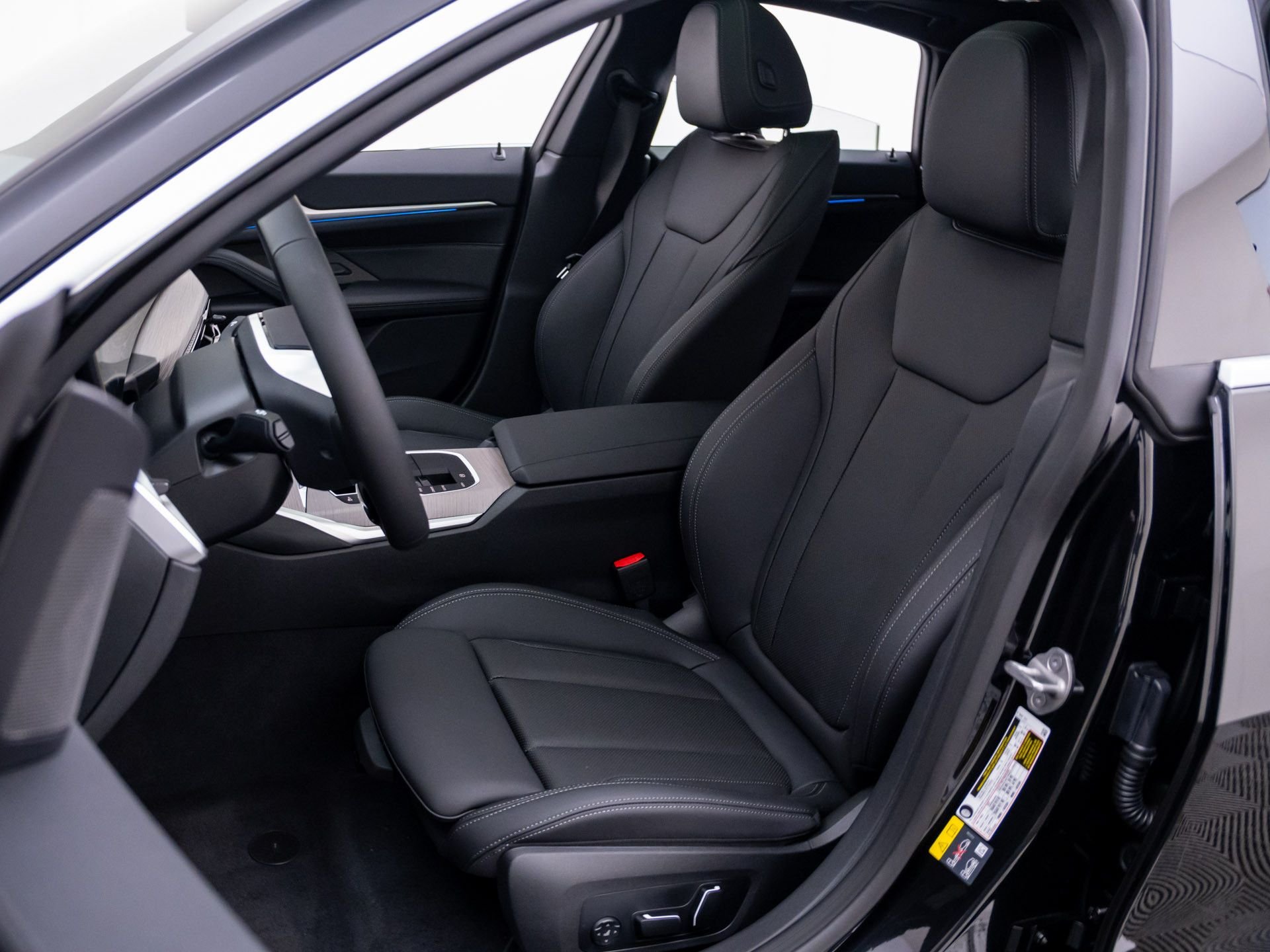 New 2026 Black Sapphire Metallic BMW xDrive40 image 16