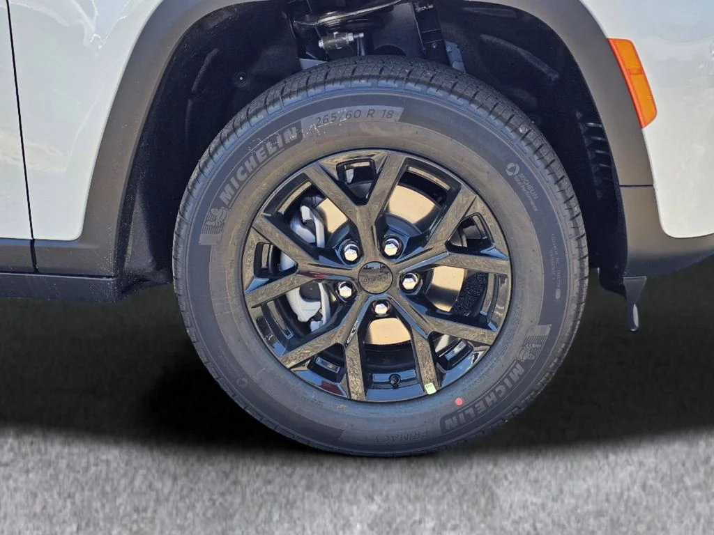 New 2026 Bright White Clear-Coat Exterior Paint Jeep Laredo Altitude image 6