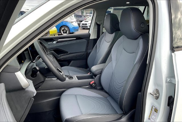 2025 Volkswagen Tiguan SE - Photo 11