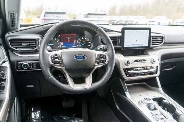 Used 2022 White Metallic Ford XLT image 13