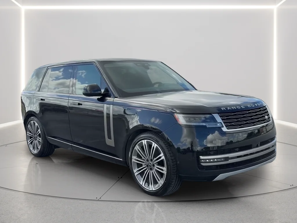 Used 2024 Black Land Rover SE image 3