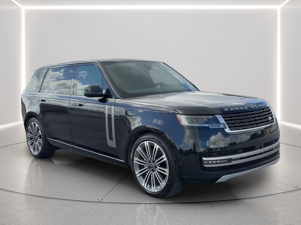 Used 2024 Black Land Rover SE image 3
