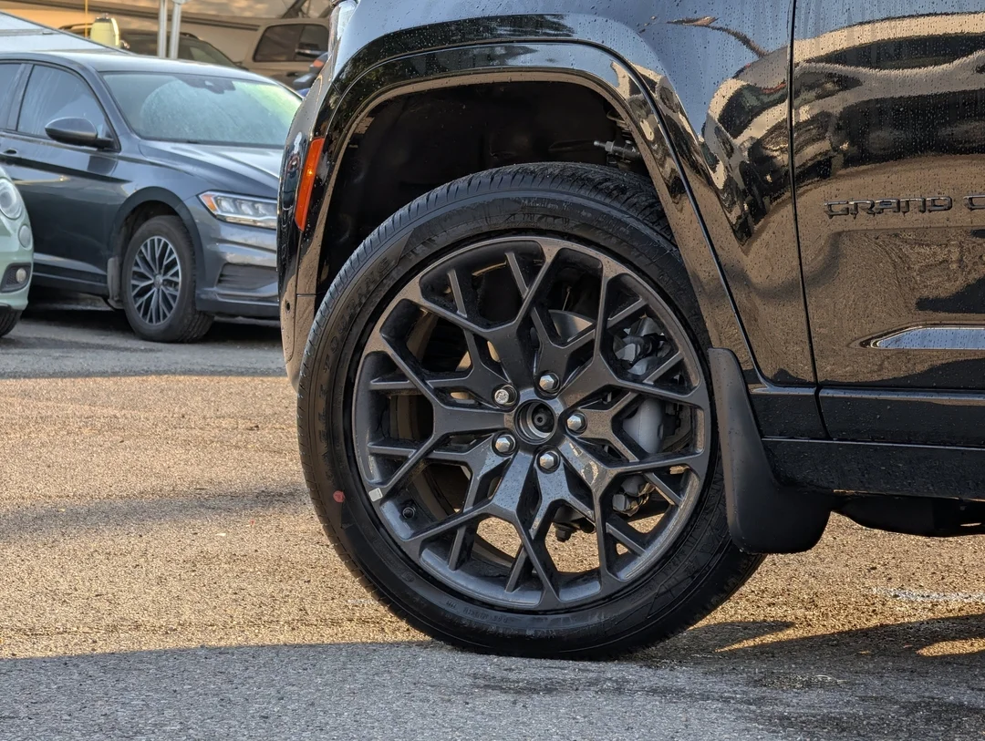 New 2026 Black Jeep Summit - - 4x4 - Advanced ProTech Group IV - Palermo Leather Seats - Head-Up Display & More! image 9