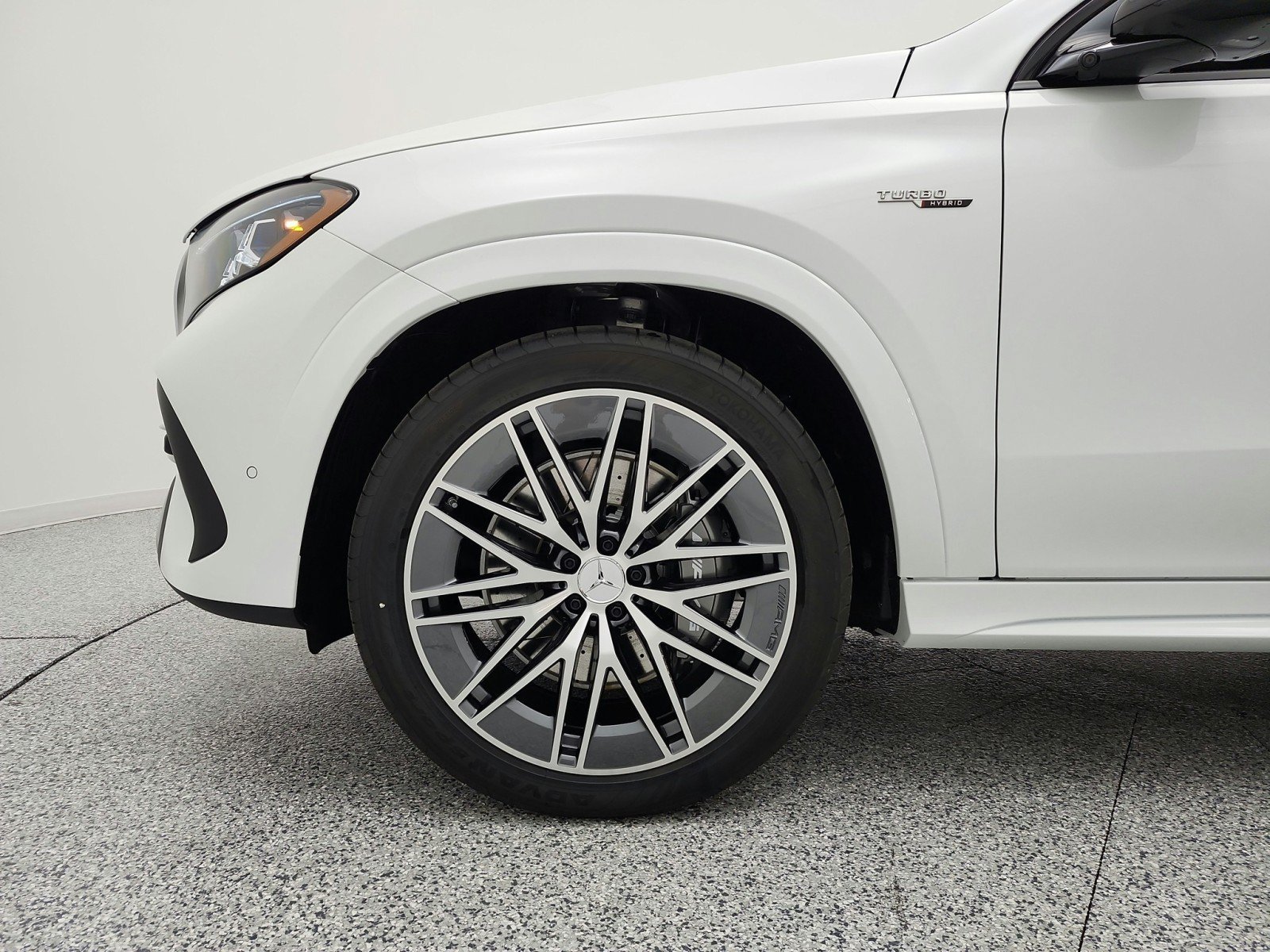 New 2027 MANUFAKTUR Moonlight White Metallic Mercedes-Benz AMG® GLE 53e 4MATIC+ Coupe image 34