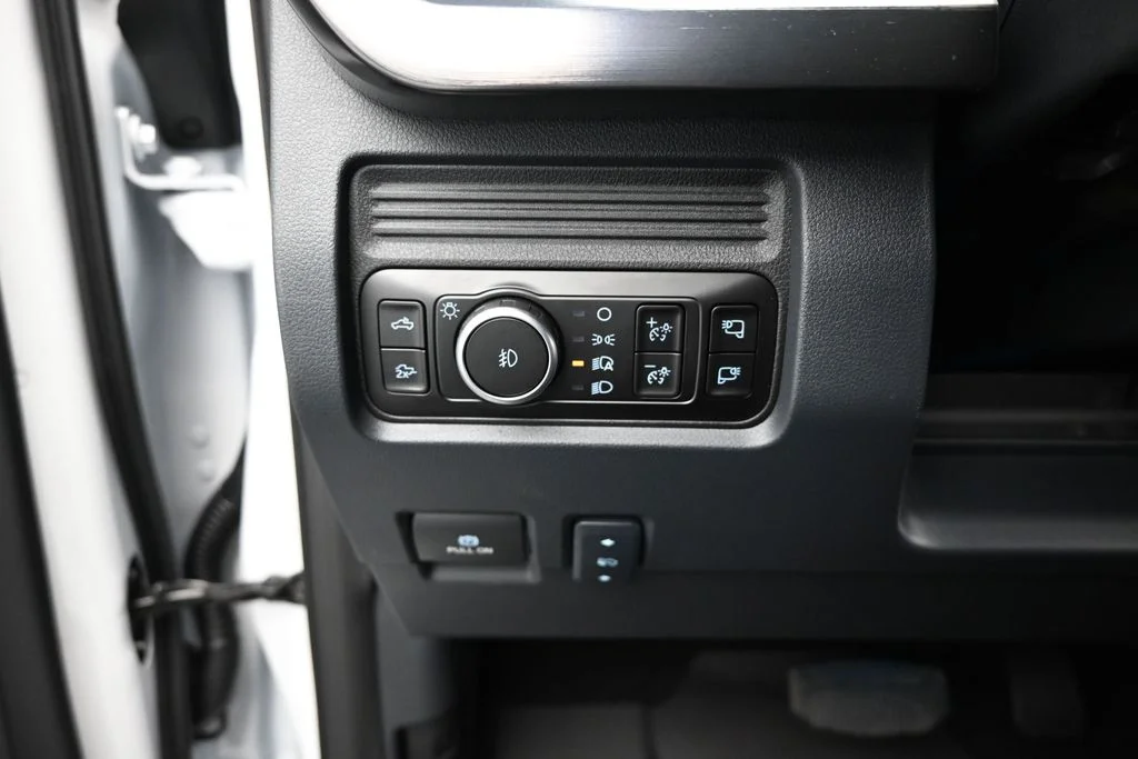 New 2026 Oxford White Ford Lariat image 12