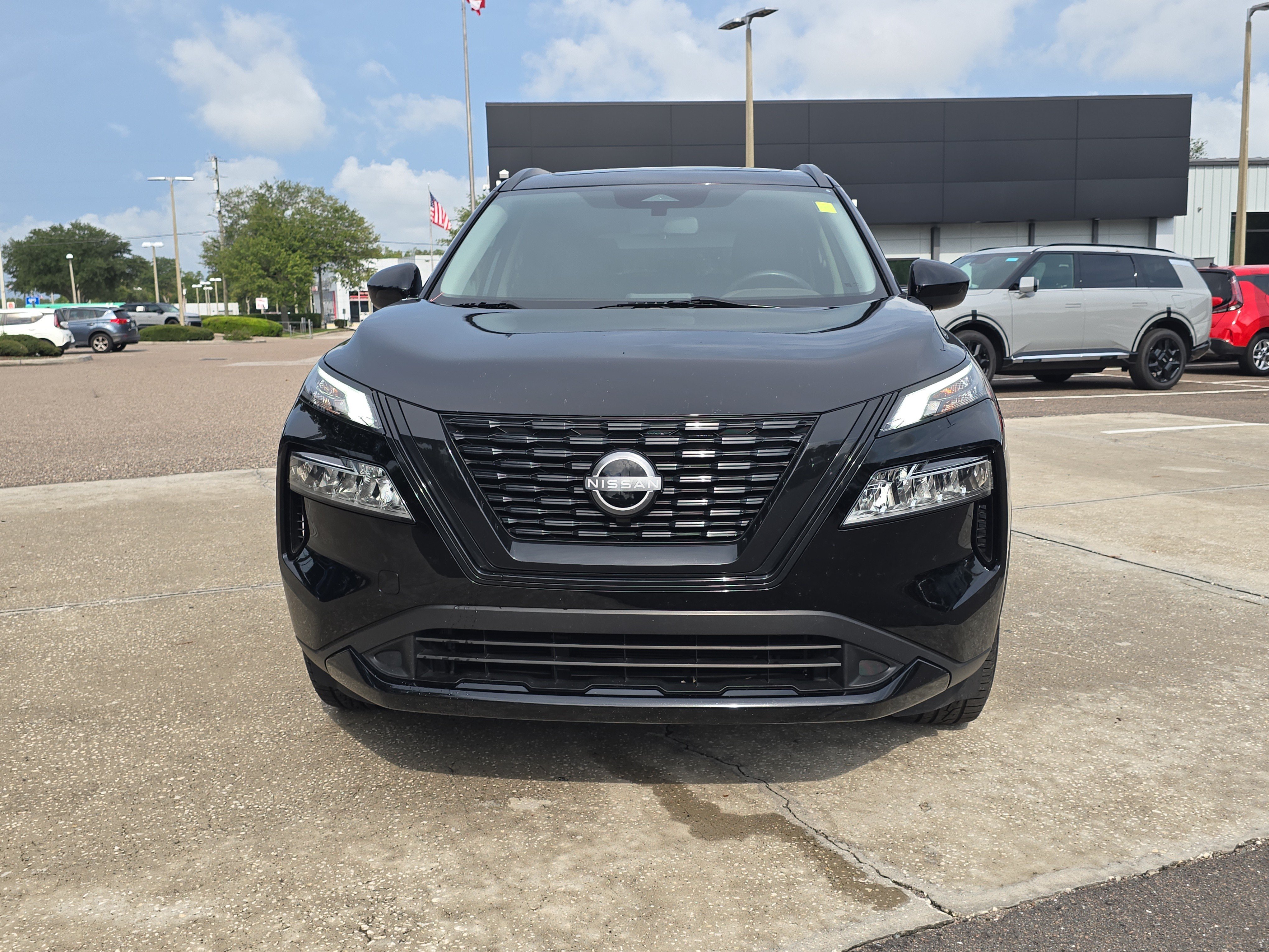 Used 2023 Super Black Nissan SV image 3