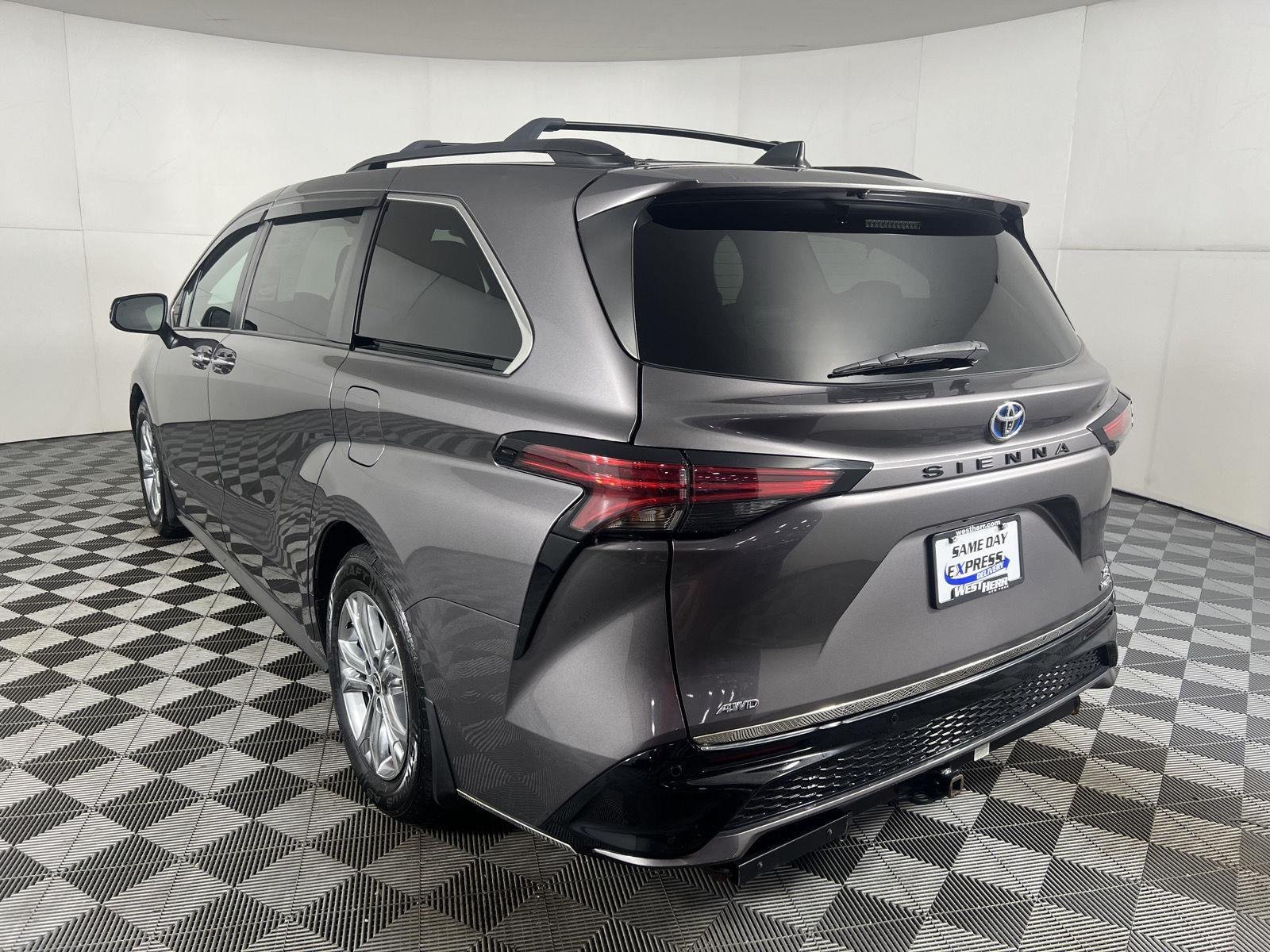 Used 2021 Gy Toyota XSE image 2