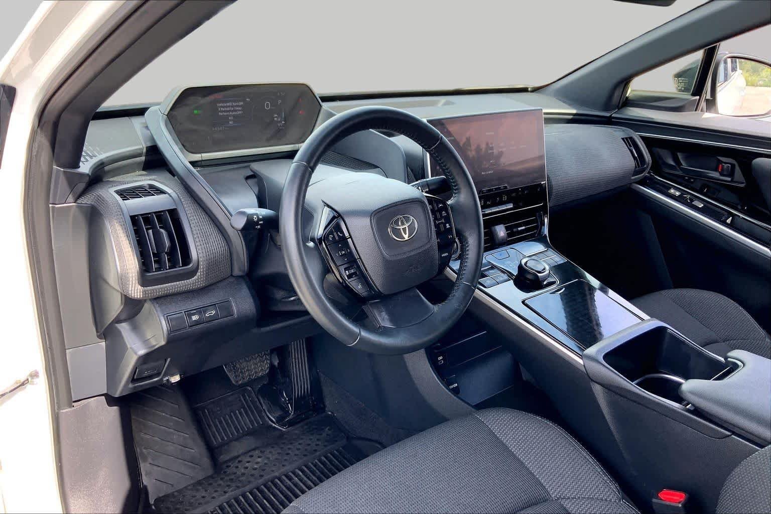 Used 2025 Wind Chill Pearl Toyota XLE image 16