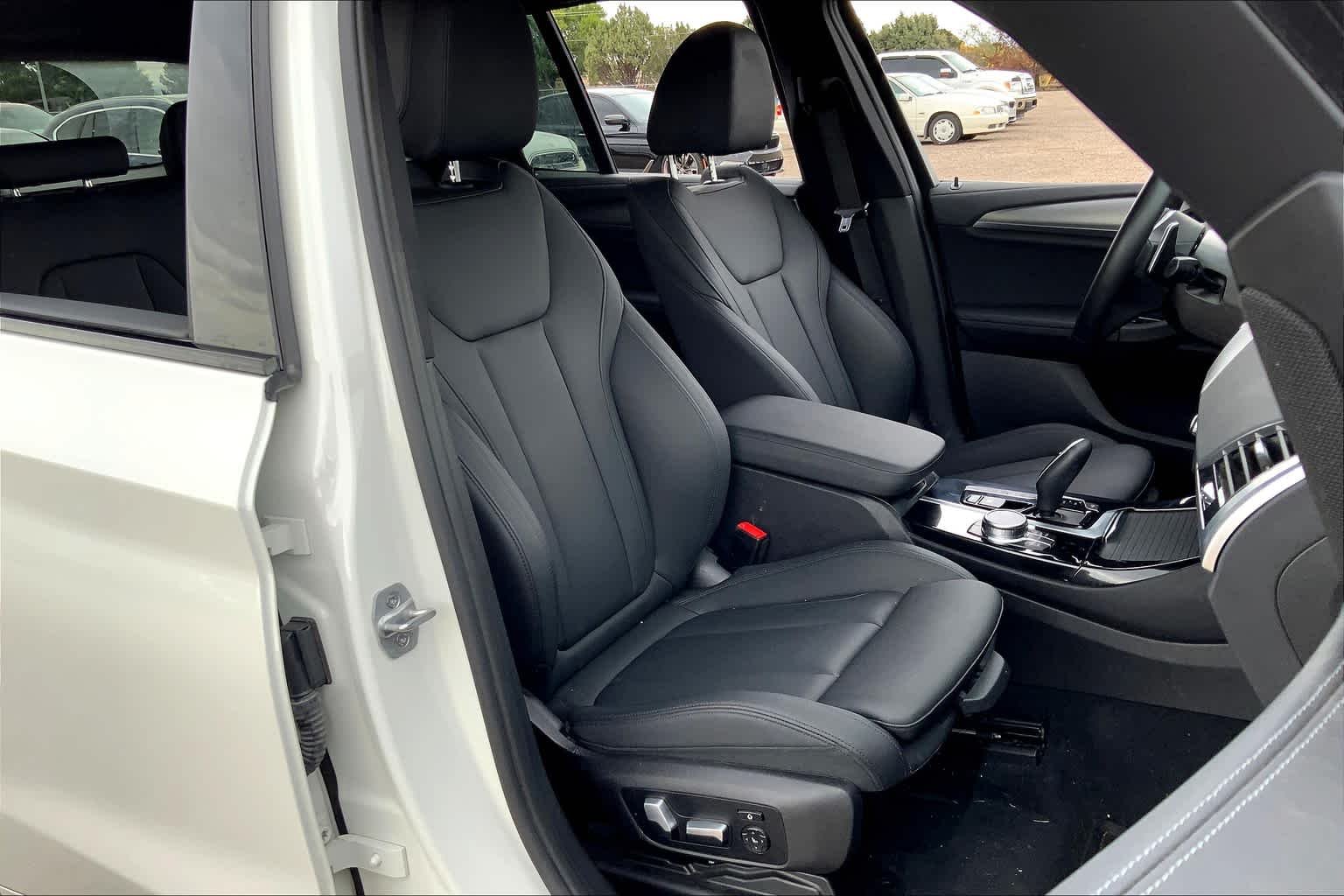 Used 2021 Alpine White BMW xDrive30e image 8
