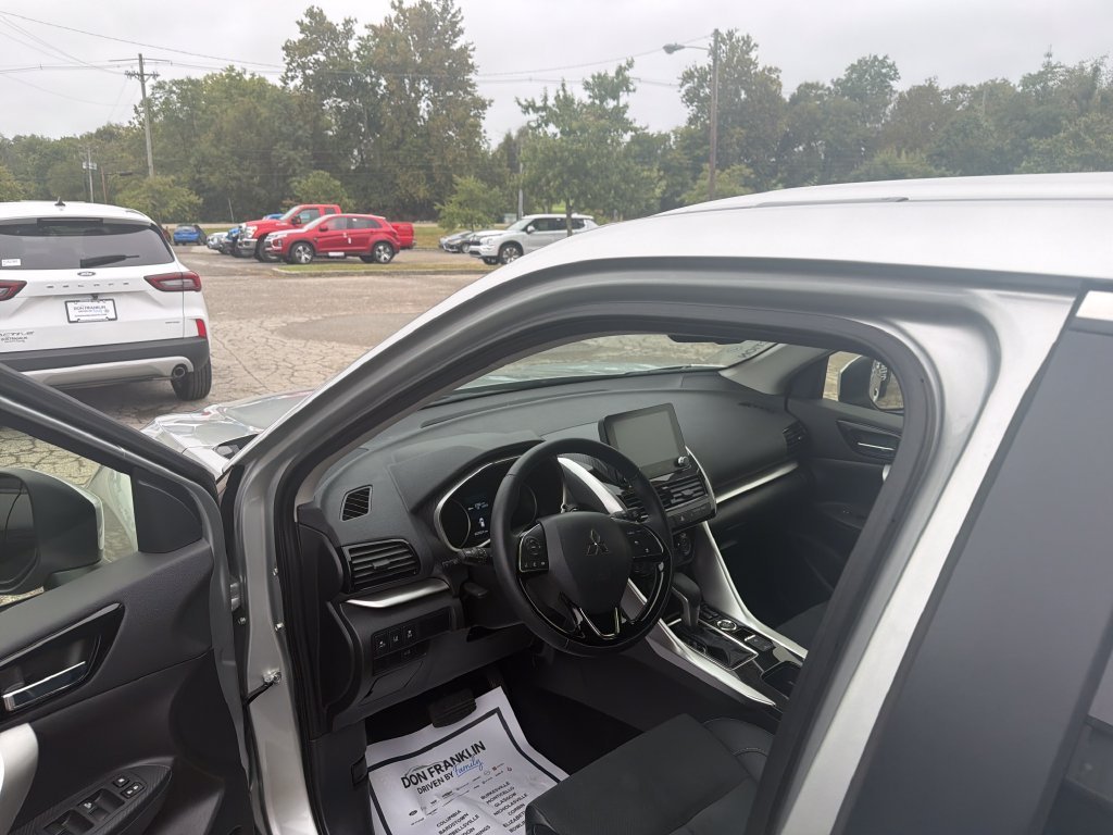 Used 2025 Silver Mitsubishi SE image 15