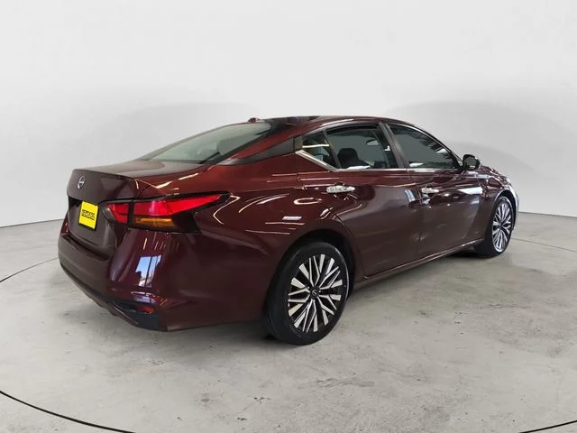 Used 2025  Nissan 2.5 SV image 5