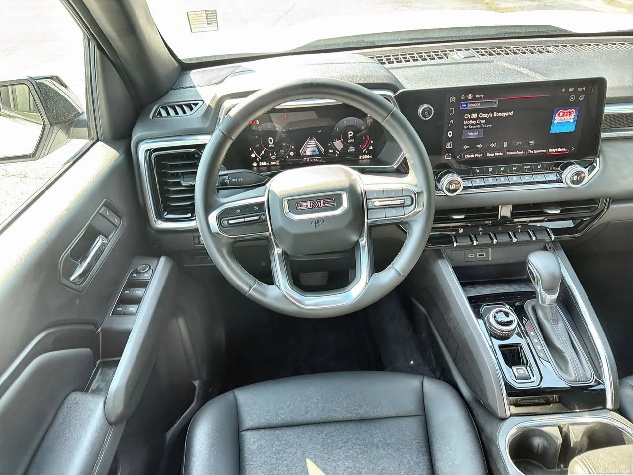 Used 2025 Summit White GMC Elevation image 10