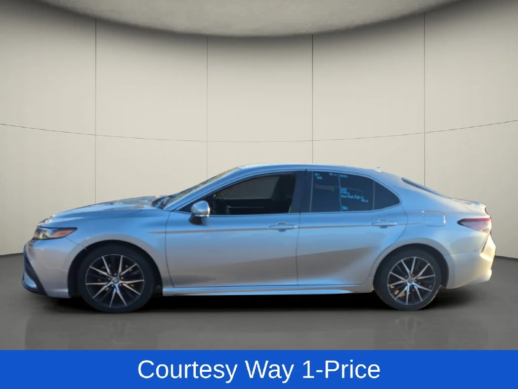 Used 2022 Silver Toyota SE image 5