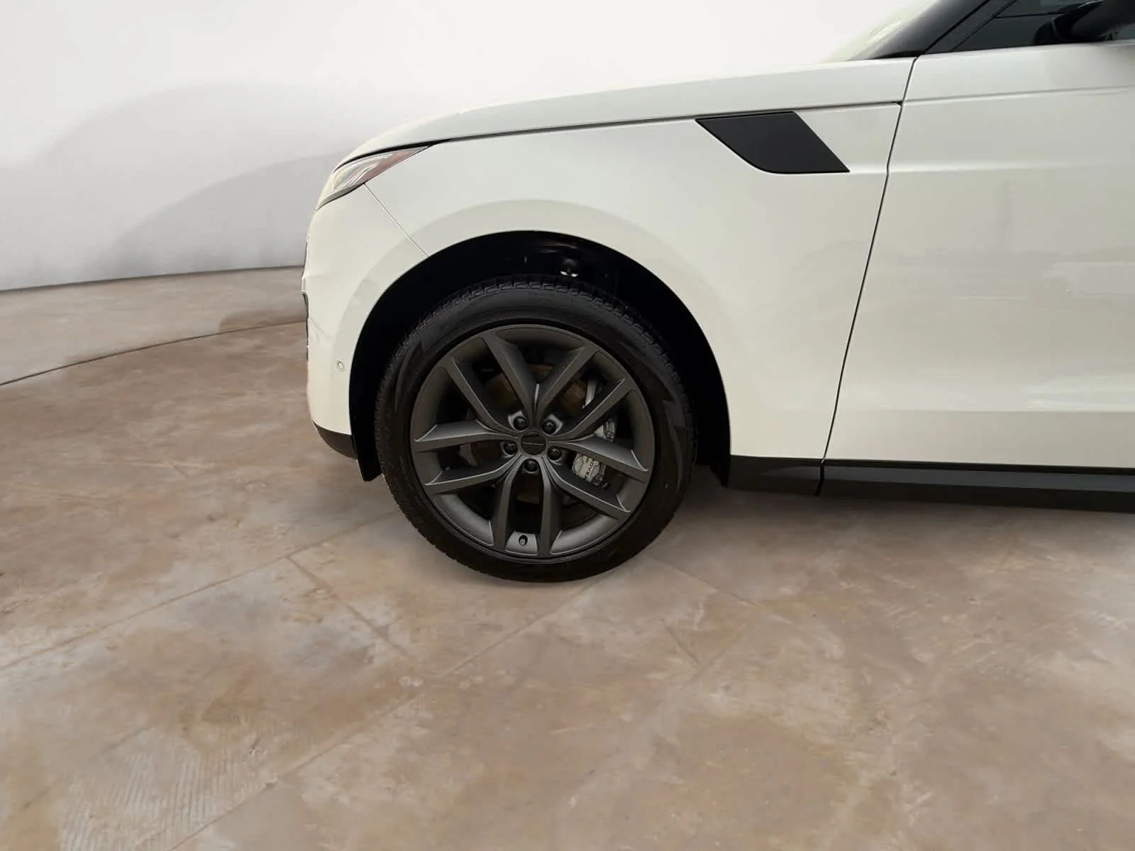 New 2026 Fuji White Land Rover SE image 14