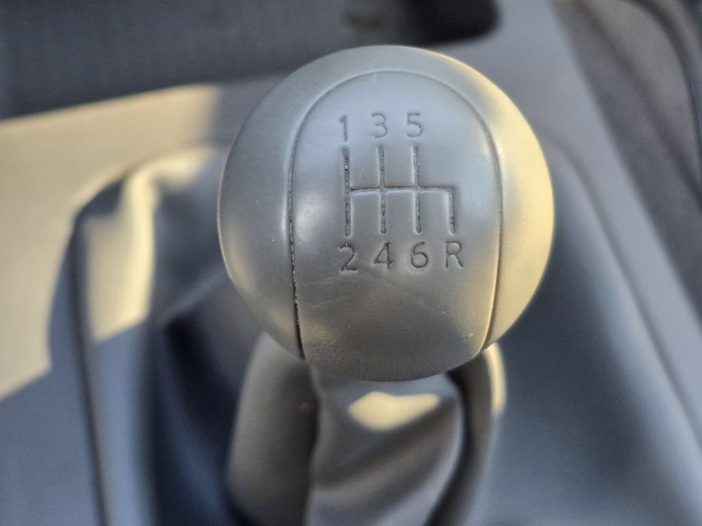 Used 2007 Super Black Nissan SE image 9