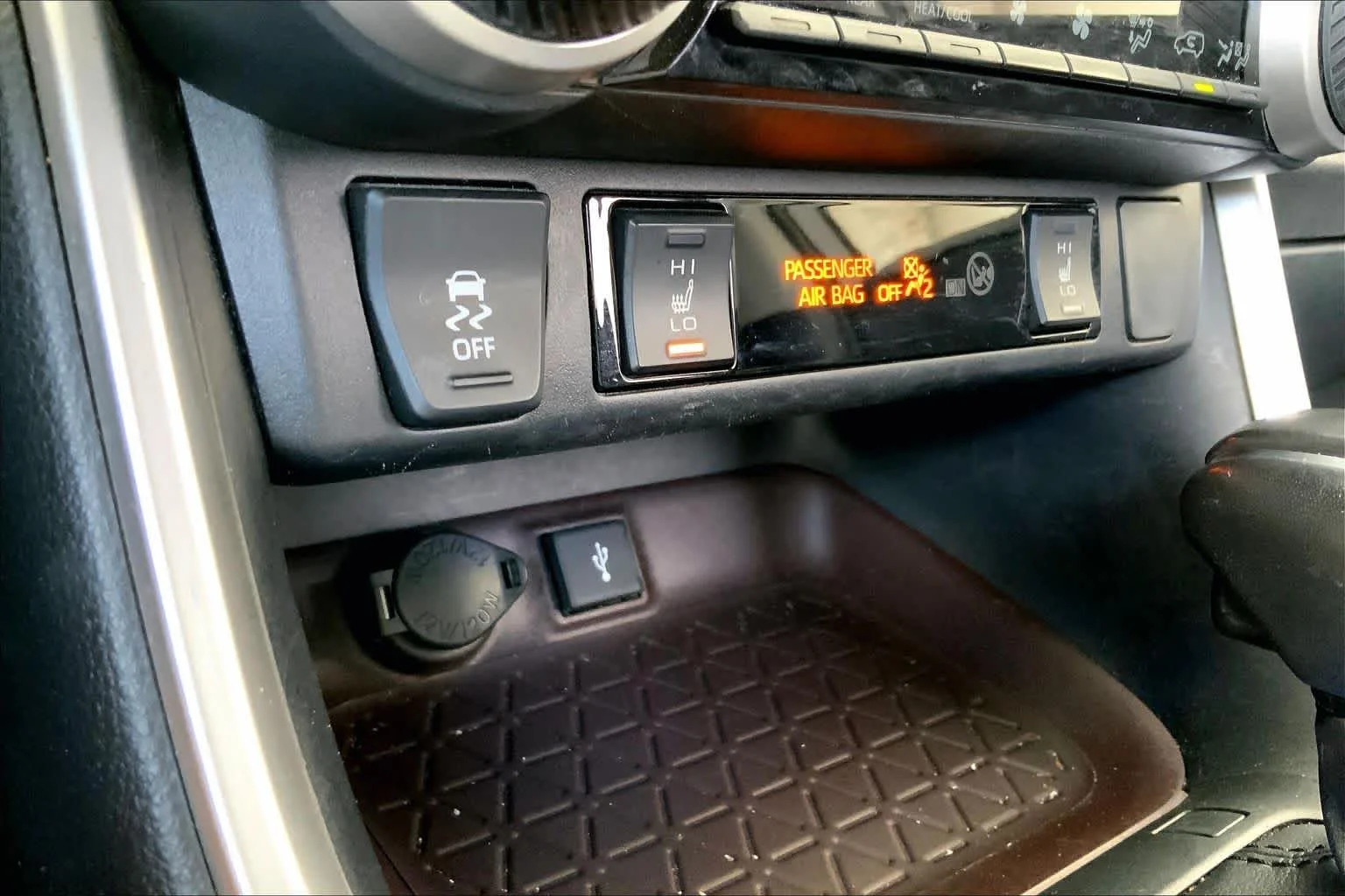 Used 2020 Magnetic Gray Metallic Toyota Limited image 32