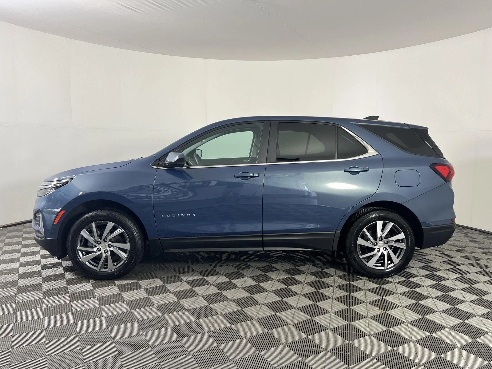 Used 2024 Lakeshore Blue Chevrolet LT image 27