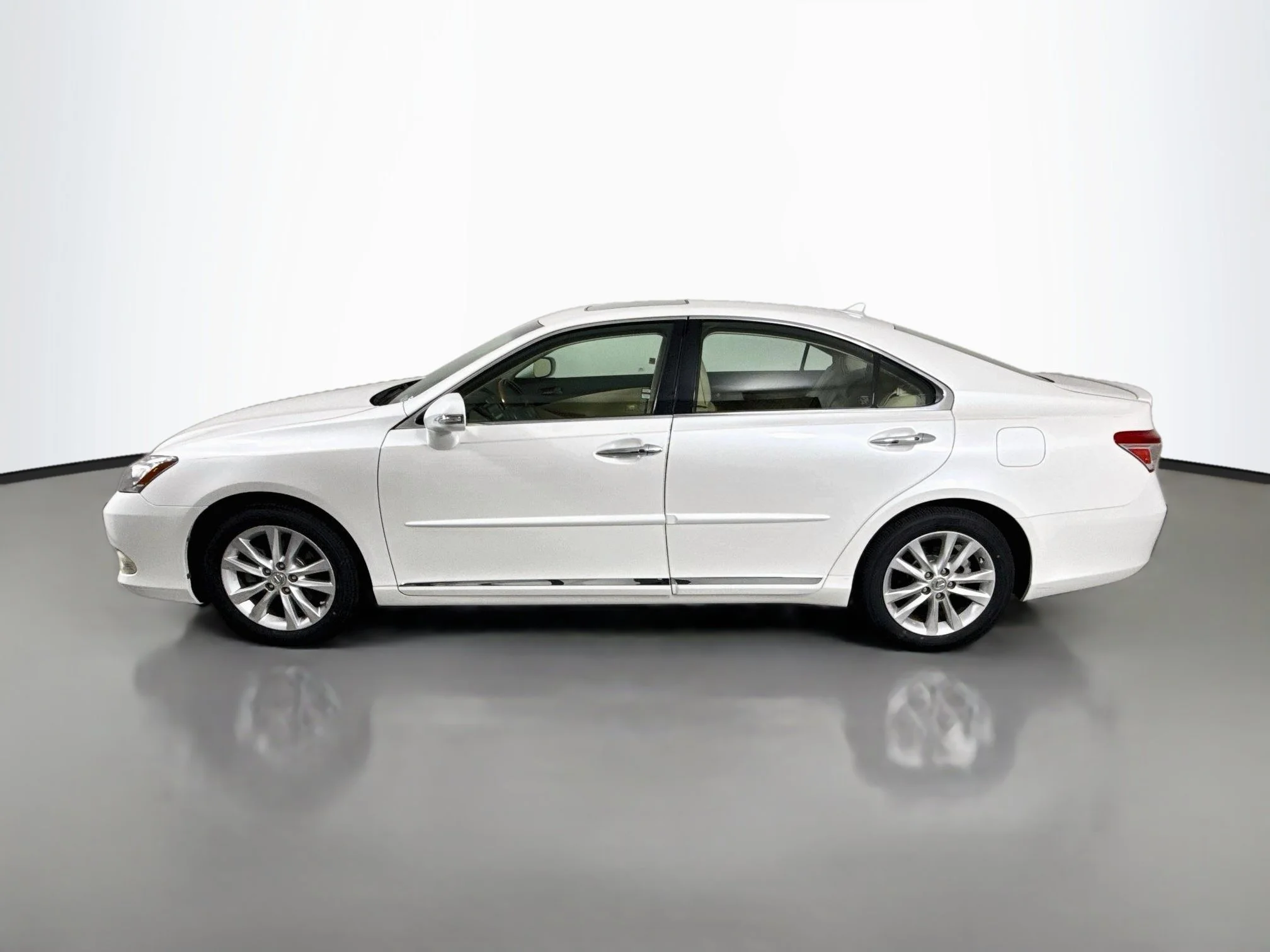 Used 2010 Starfire Pearl Lexus 350 image 4