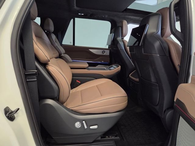 Used 2025 White Lincoln Black Label image 18