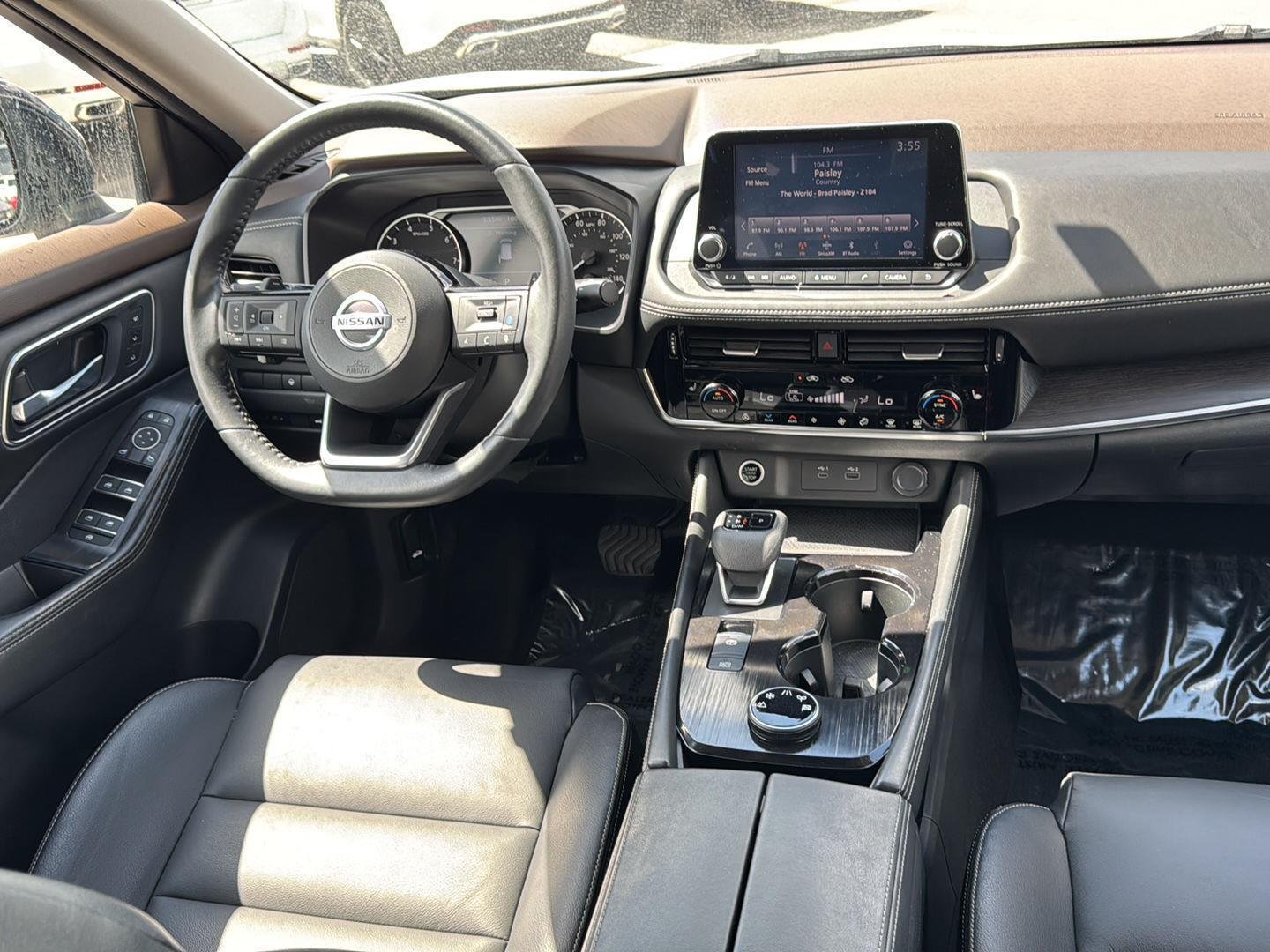 Used 2021 Champagne Silver Metallic/Super Black Nissan SL image 3
