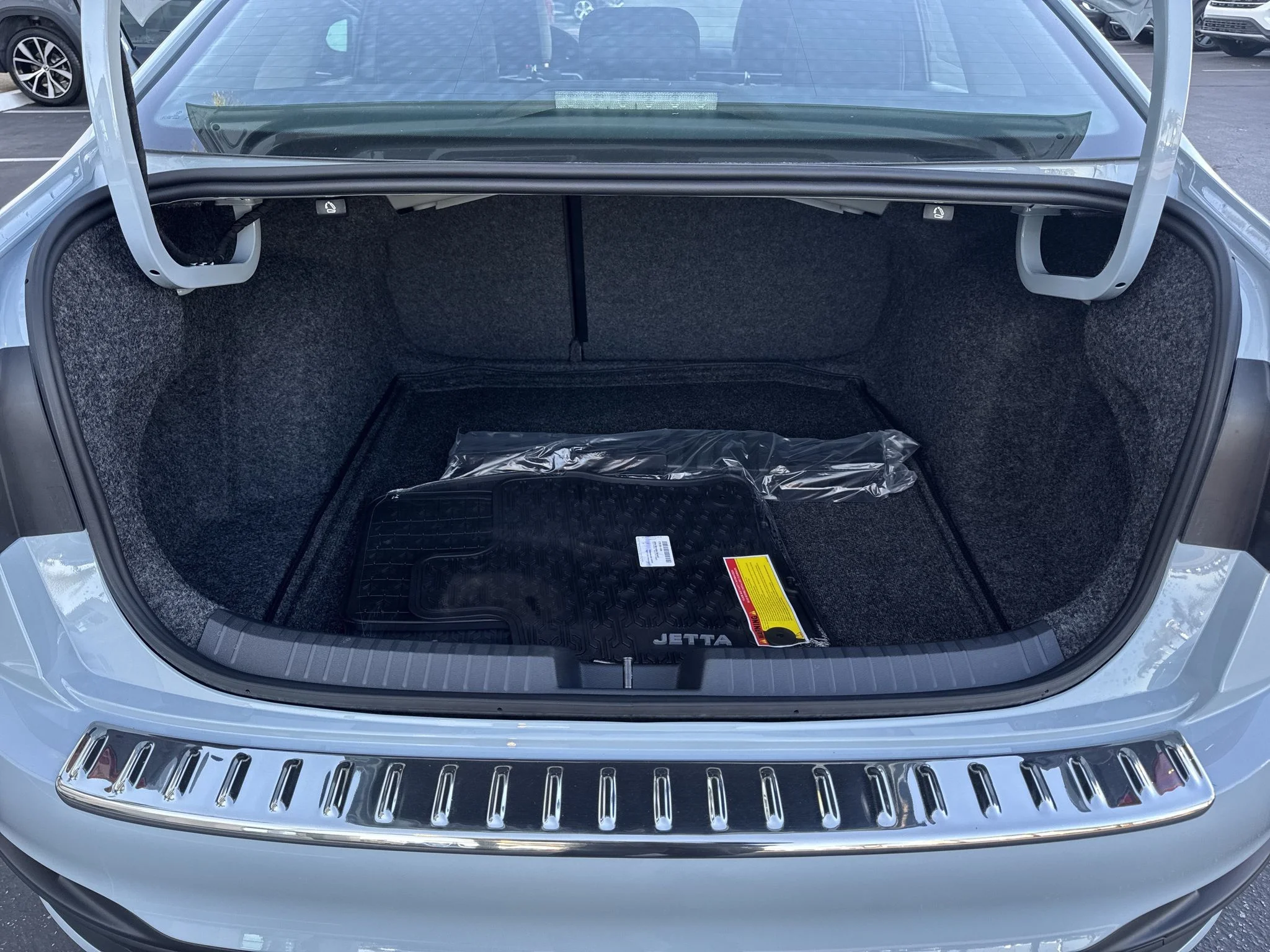 New 2027 Monument Gray Volkswagen SE image 33