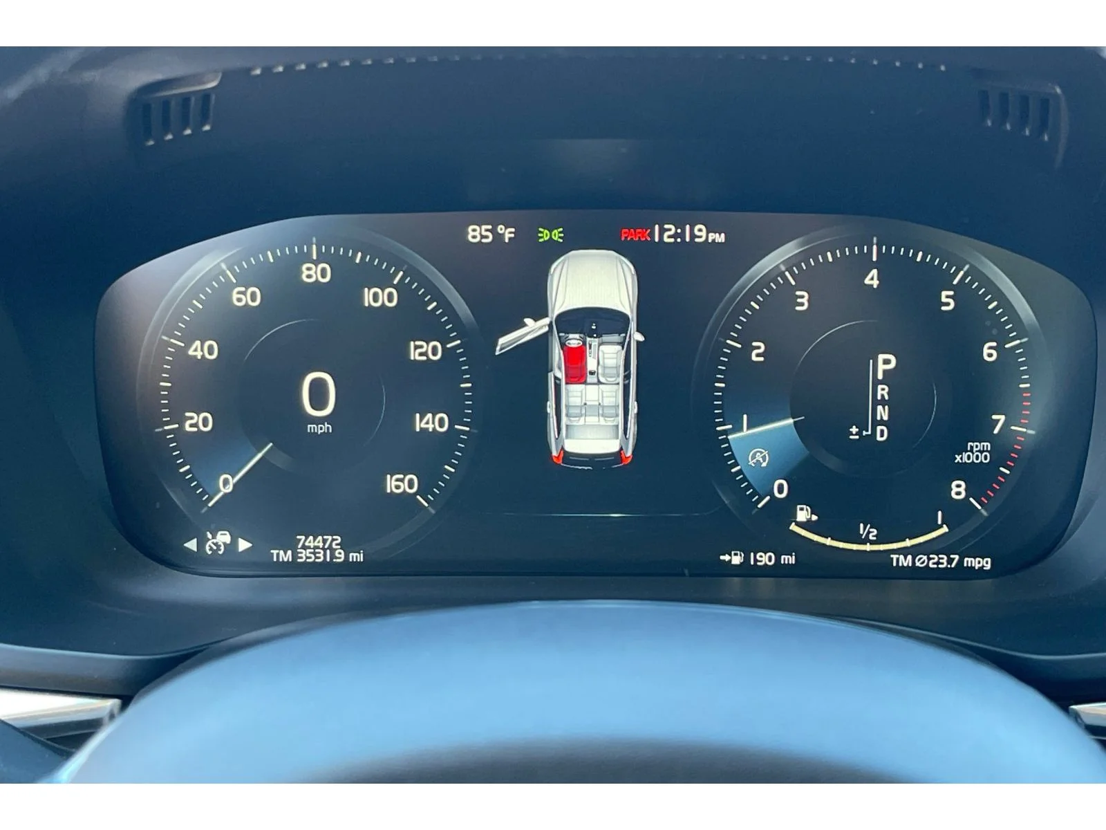 Used 2018 Ice White Volvo Momentum image 39