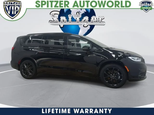 2026 Chrysler Pacifica Limited - Photo 2
