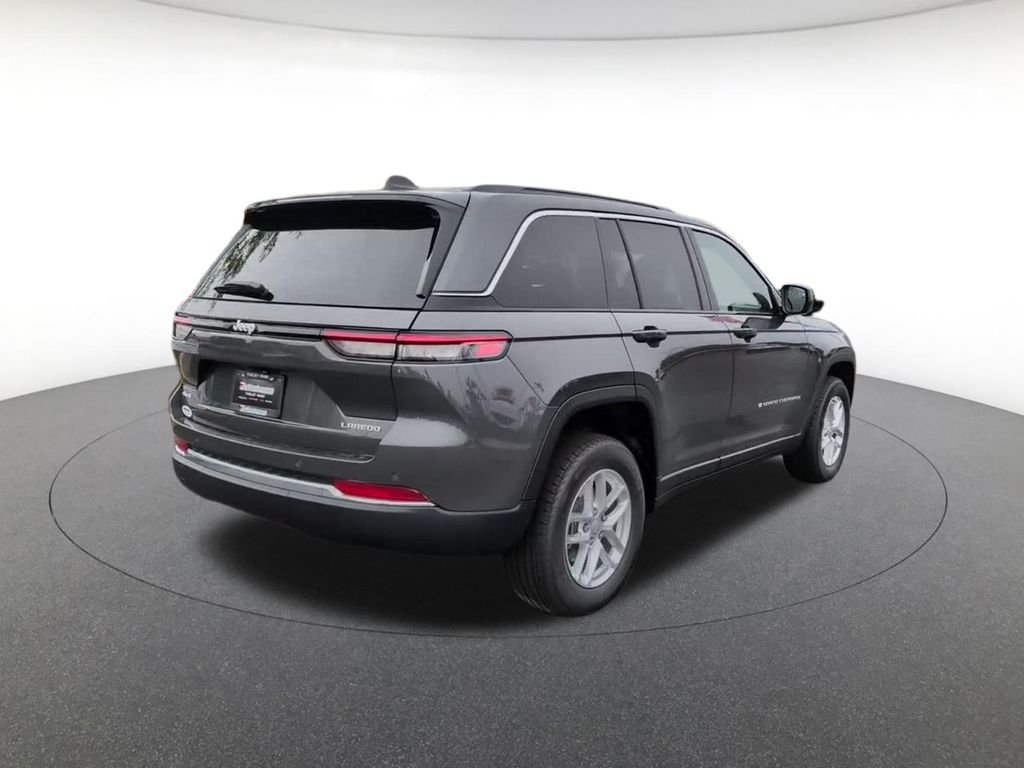 New 2026 Baltic Gray Metallic Clearcoat Jeep Laredo X image 6