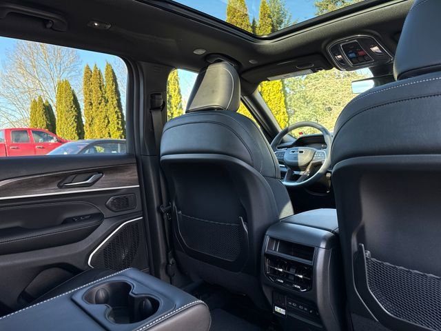 New 2026 Diamond Black Crystal Pearl-Coat Exterior Paint Jeep Limited Reserve image 24