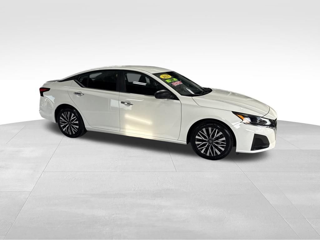 Used 2025 White Nissan 2.5 SV image 7