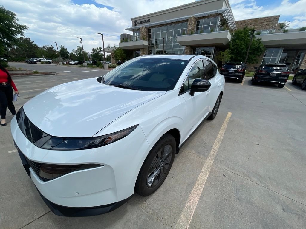 Used 2025 White Nissan SL image 2