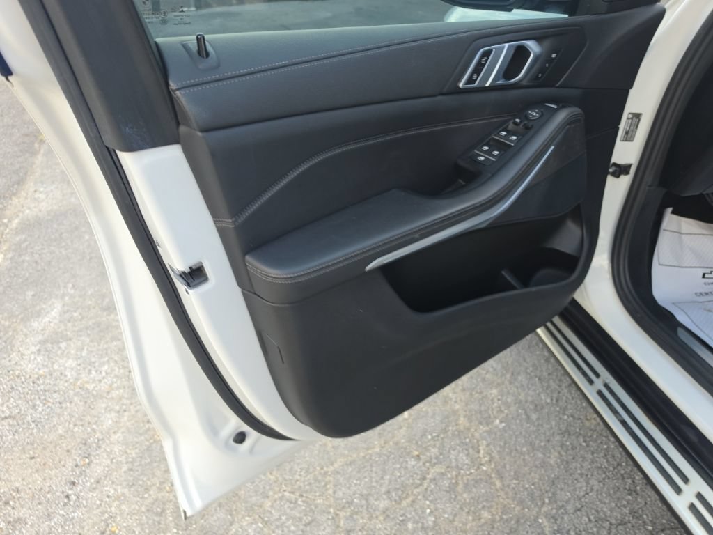 Used 2020 White BMW xDrive40i image 18