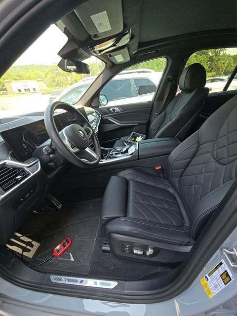 Used 2024 Gray Metallic BMW sDrive40i image 4