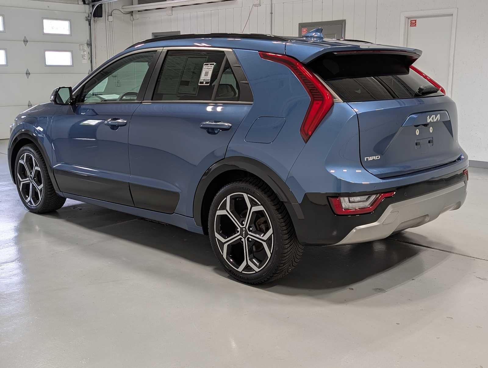 Used 2023 Mineral Blue Kia SX Touring image 10