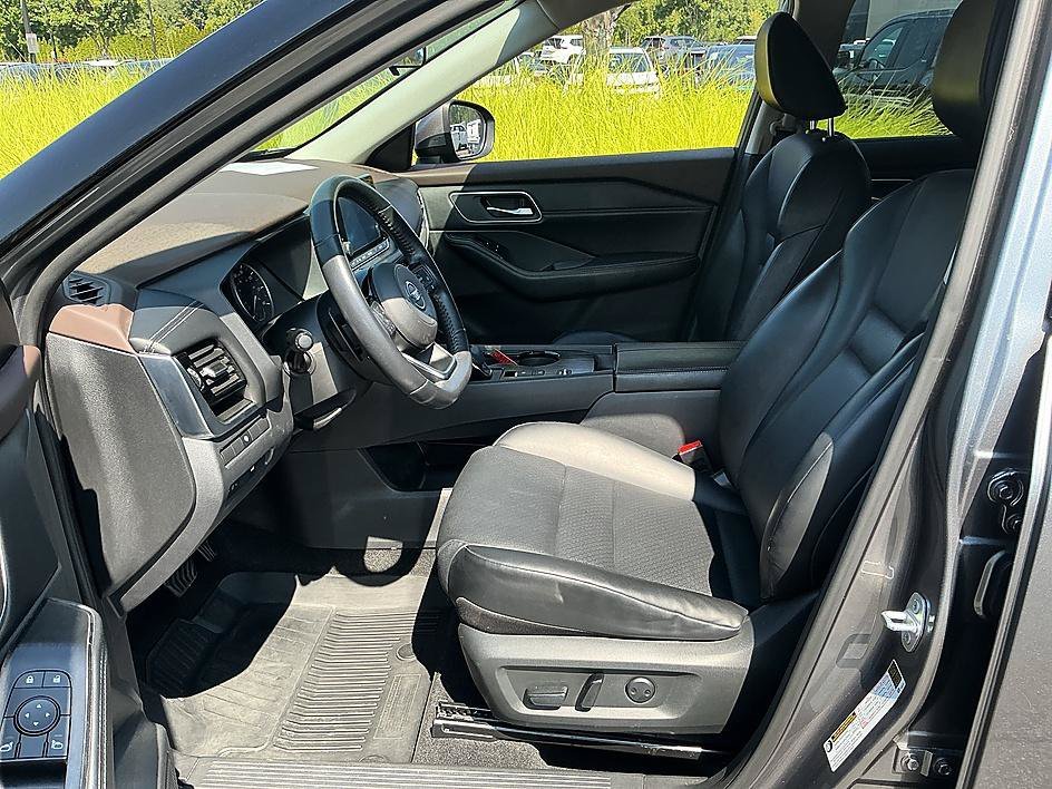 Used 2021 Gun Metallic Nissan SV image 12