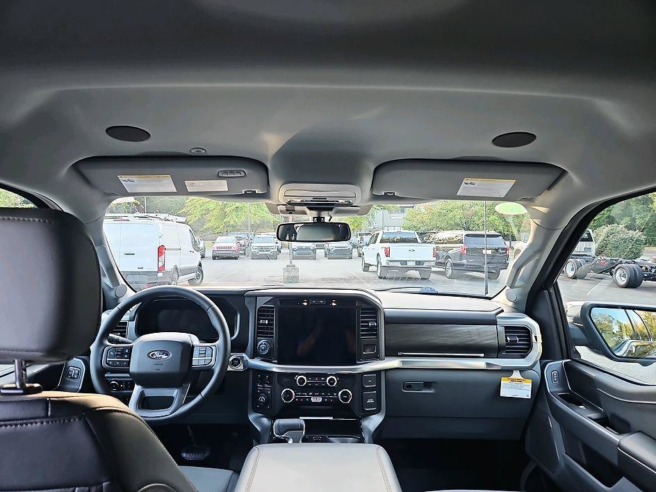 Used 2025 Black Metallic Ford LARIAT image 18