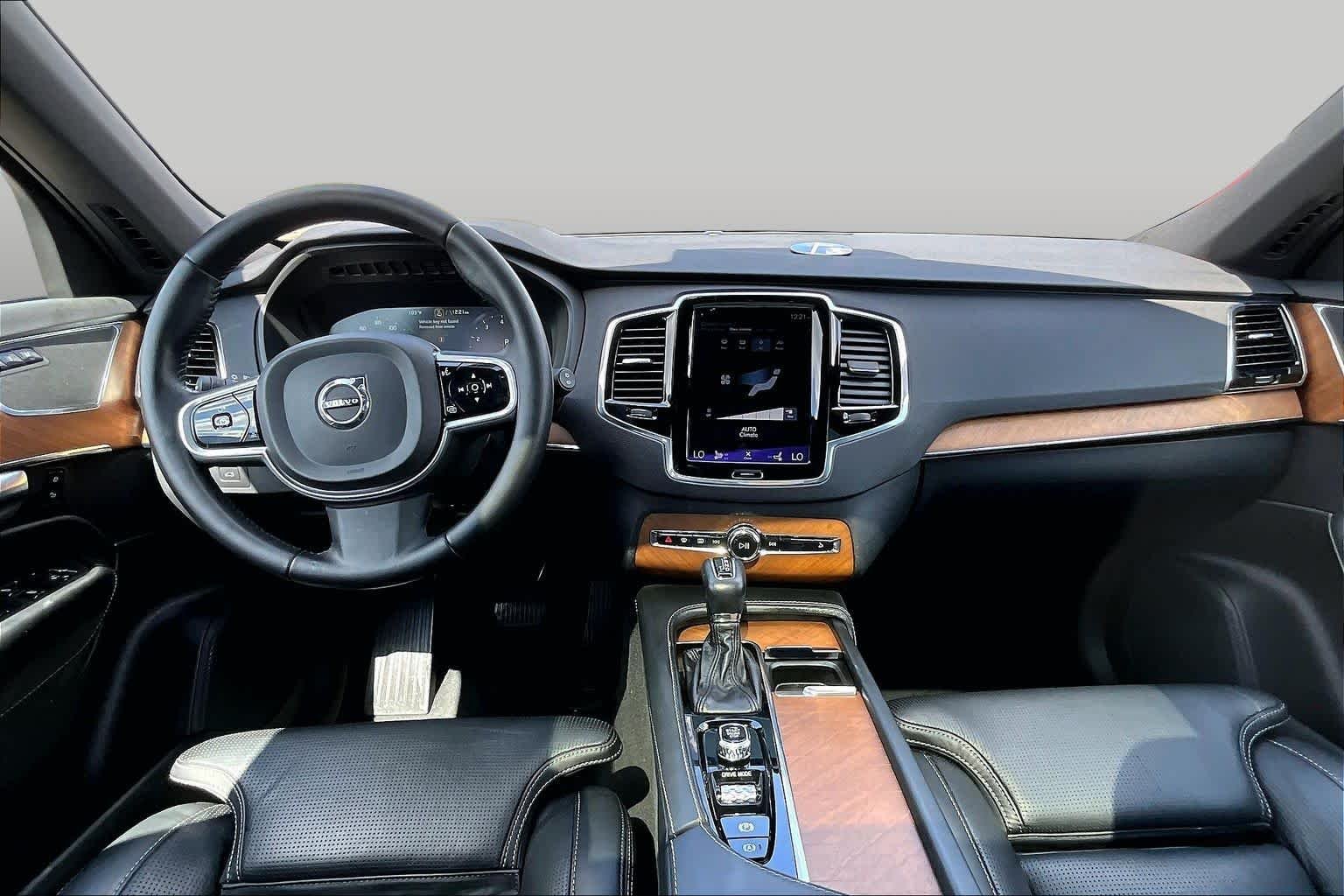 Used 2018 Maple Brown Metallic Volvo Inscription image 16