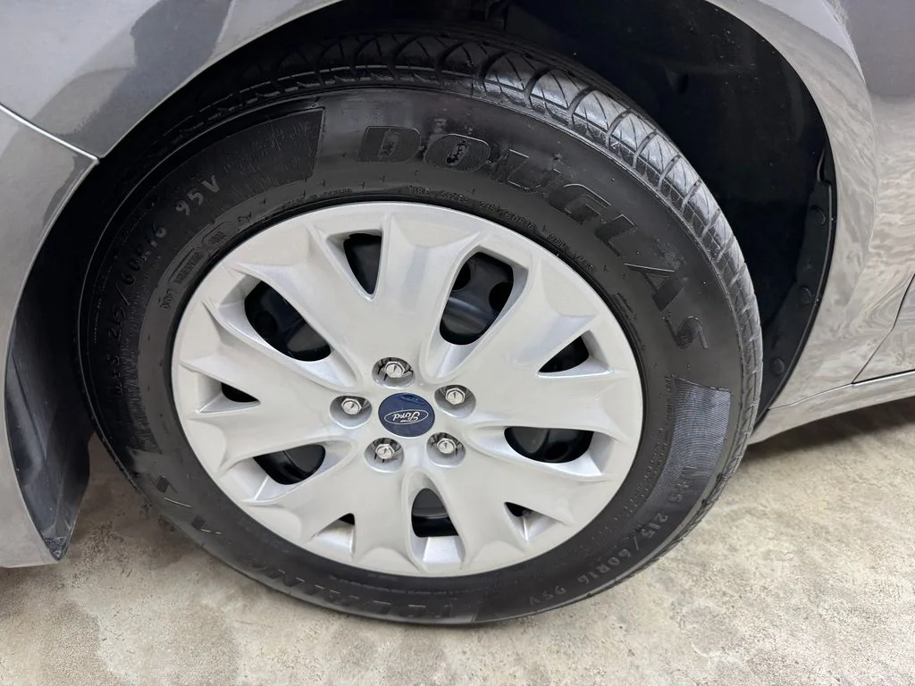 Used 2019 Magnetic Ford S image 25
