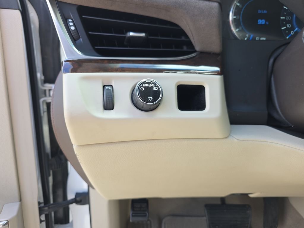 Used 2017 White Cadillac Base image 21