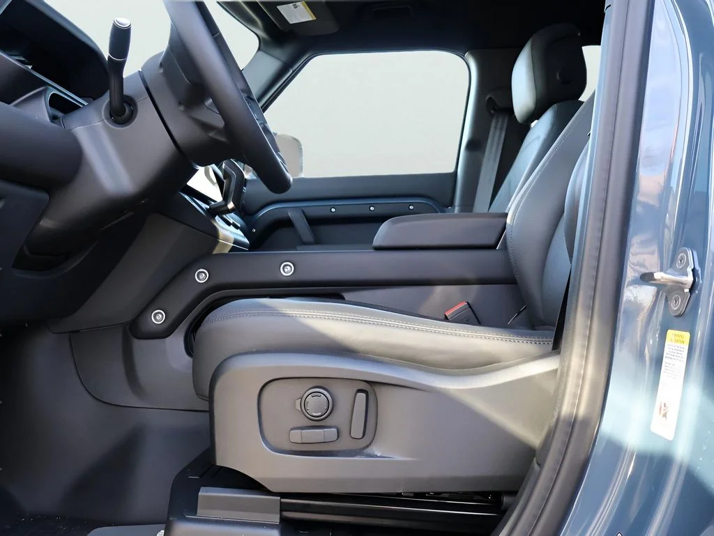 New 2026 Tasman Blue Land Rover X-Dynamic SE image 36