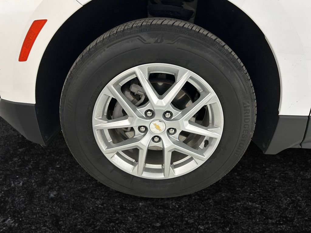 Used 2022 White Chevrolet LT image 27