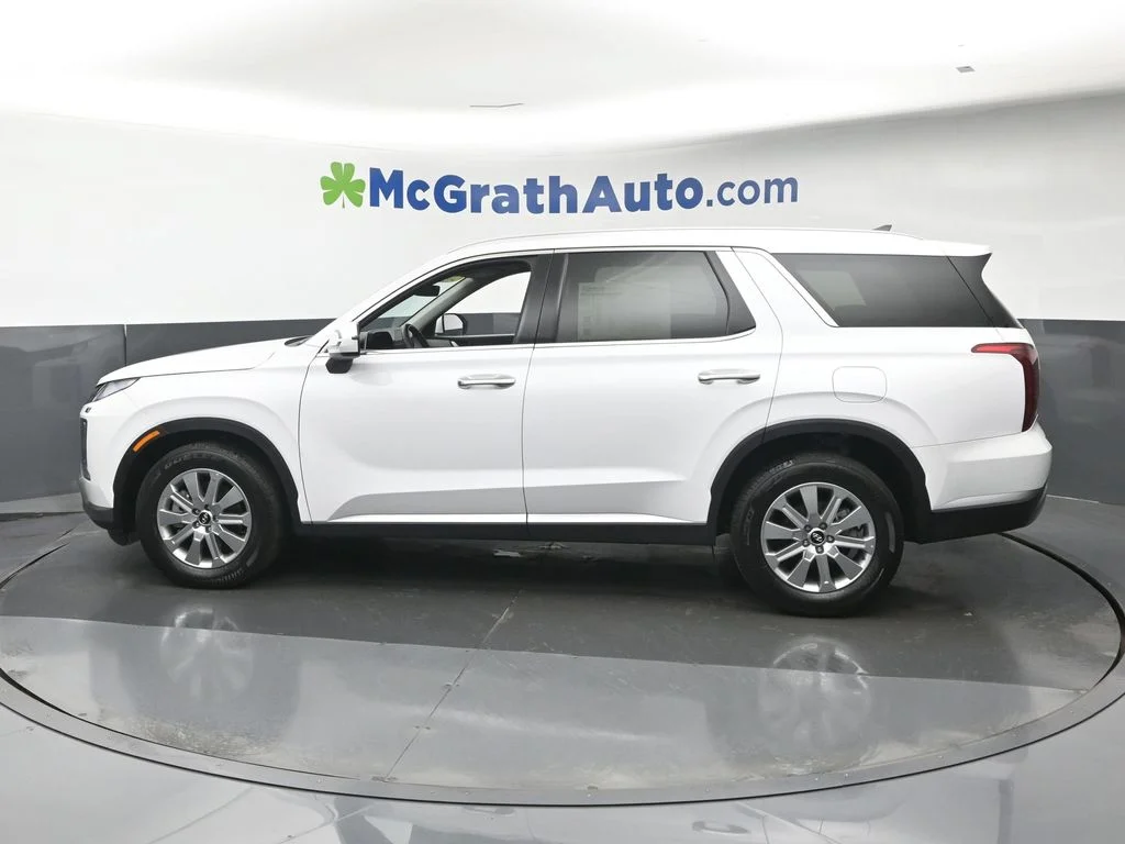 Used 2025 White Hyundai SEL image 23