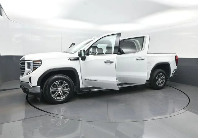 2024 GMC Sierra 1500 SLT - Photo 35
