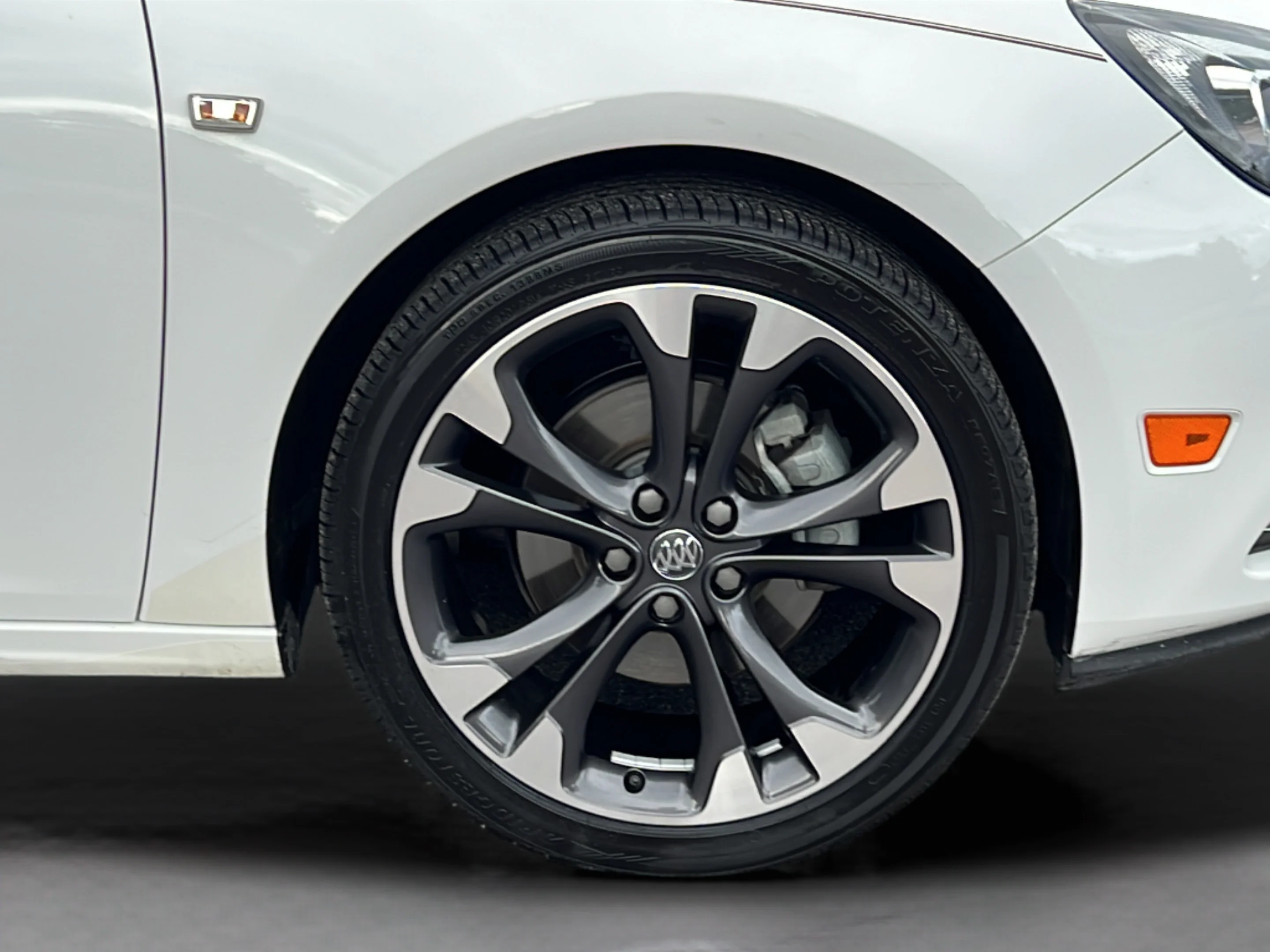Used 2019 Summit White Buick Premium image 22
