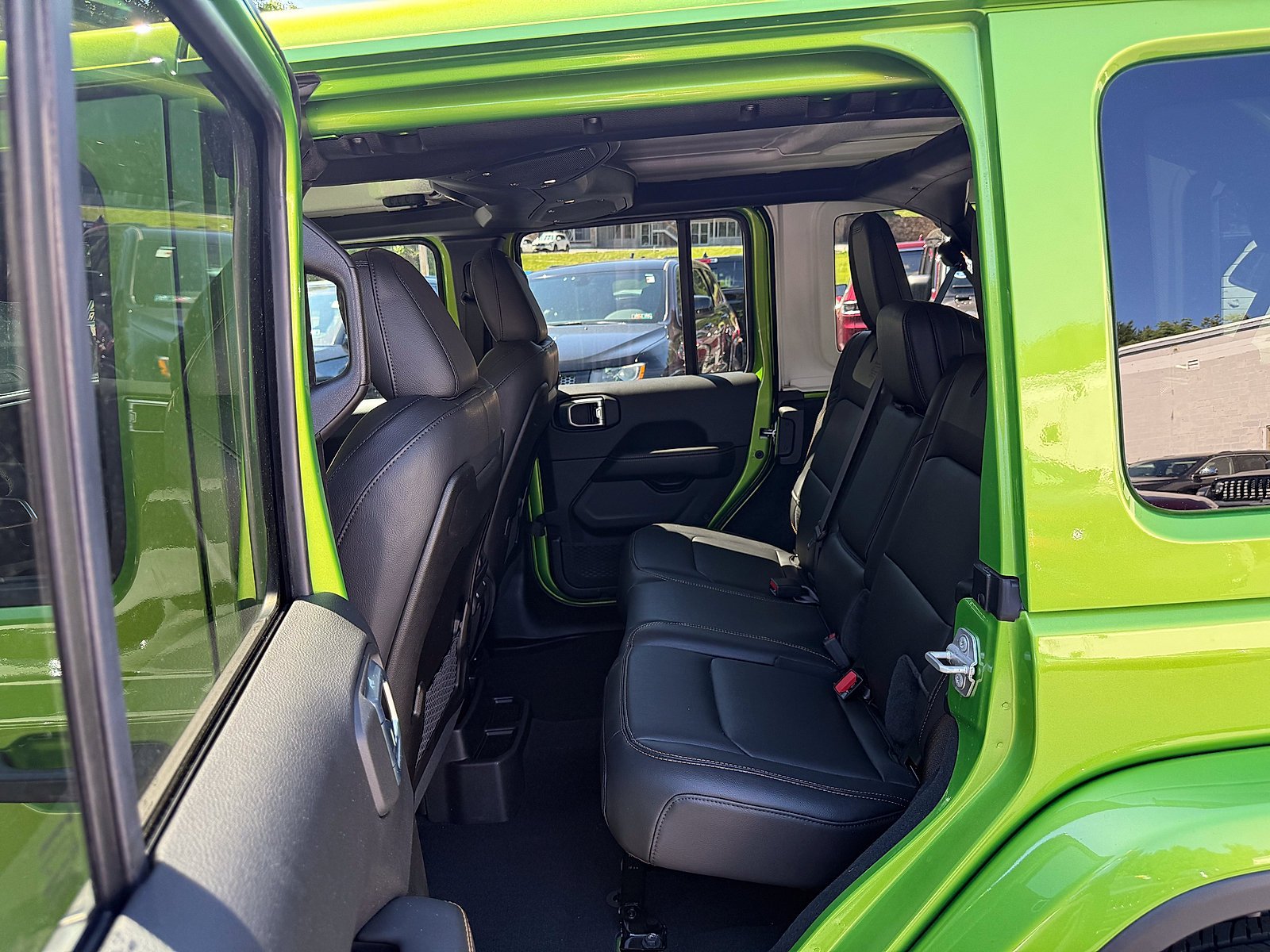Used 2026 Mojito Clearcoat Jeep Sahara image 13