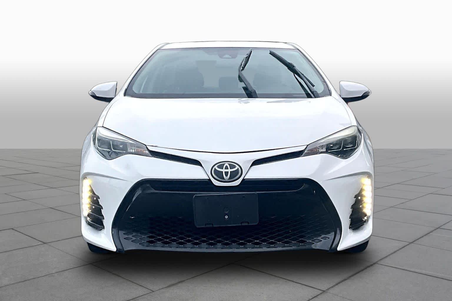 Used 2017 Super White Toyota XSE image 3