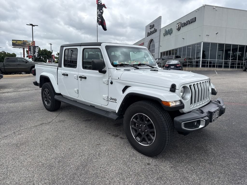 2022 Jeep Gladiator Overland's photo