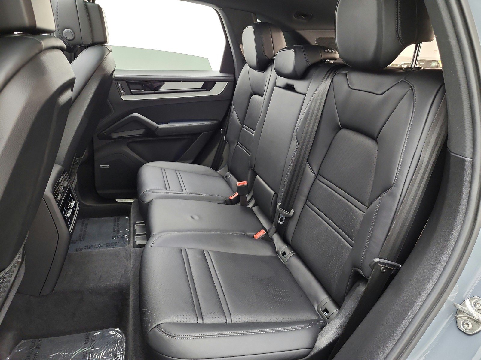 Used 2024 Arctic Grey Porsche S AWD image 15