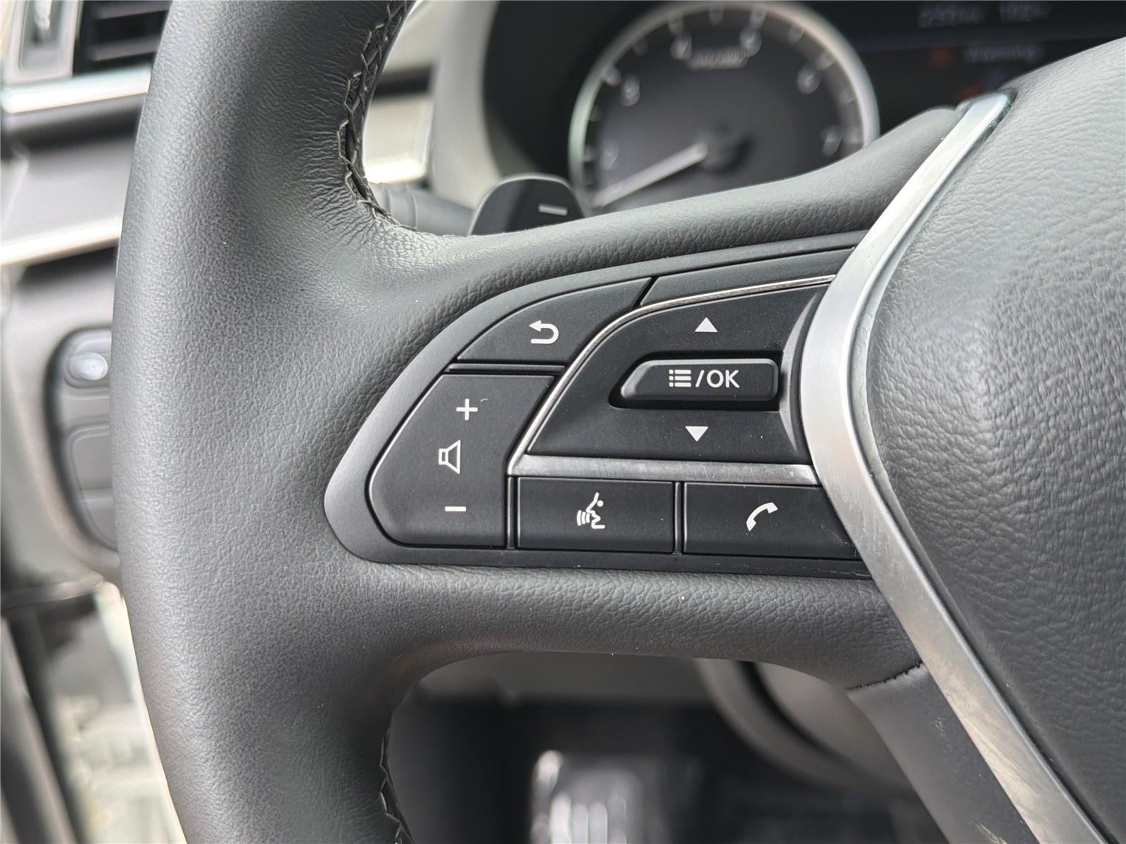 Used 2024 Radiant White INFINITI LUXE image 15