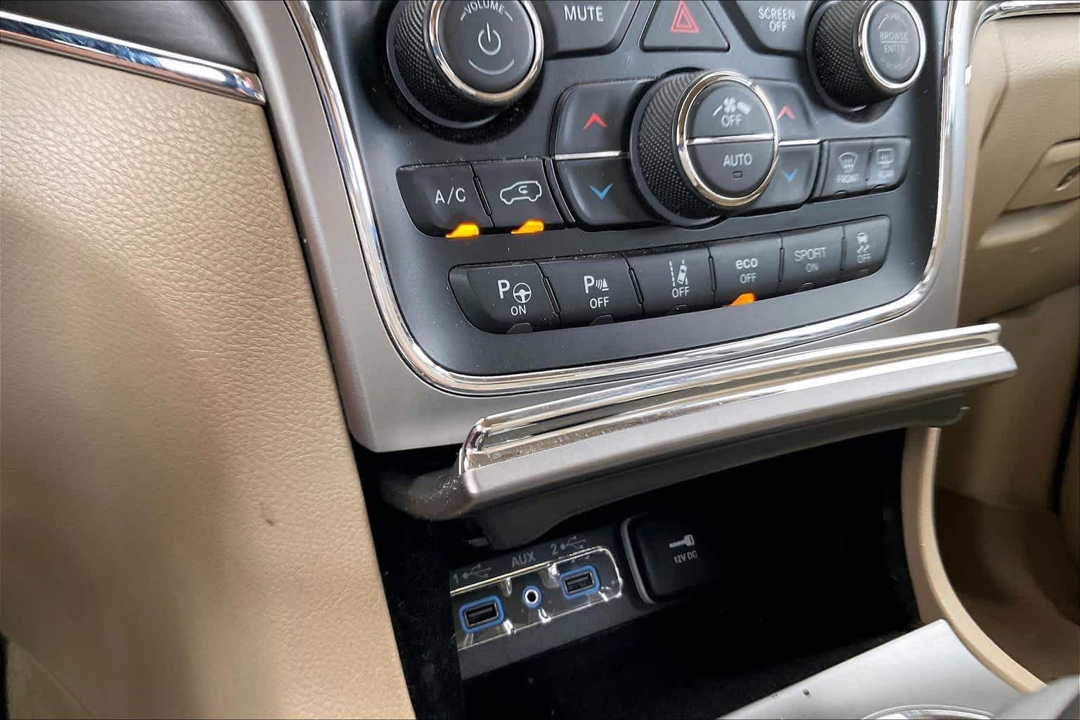 Used 2018 Ivory 3-Coat Jeep Overland image 32